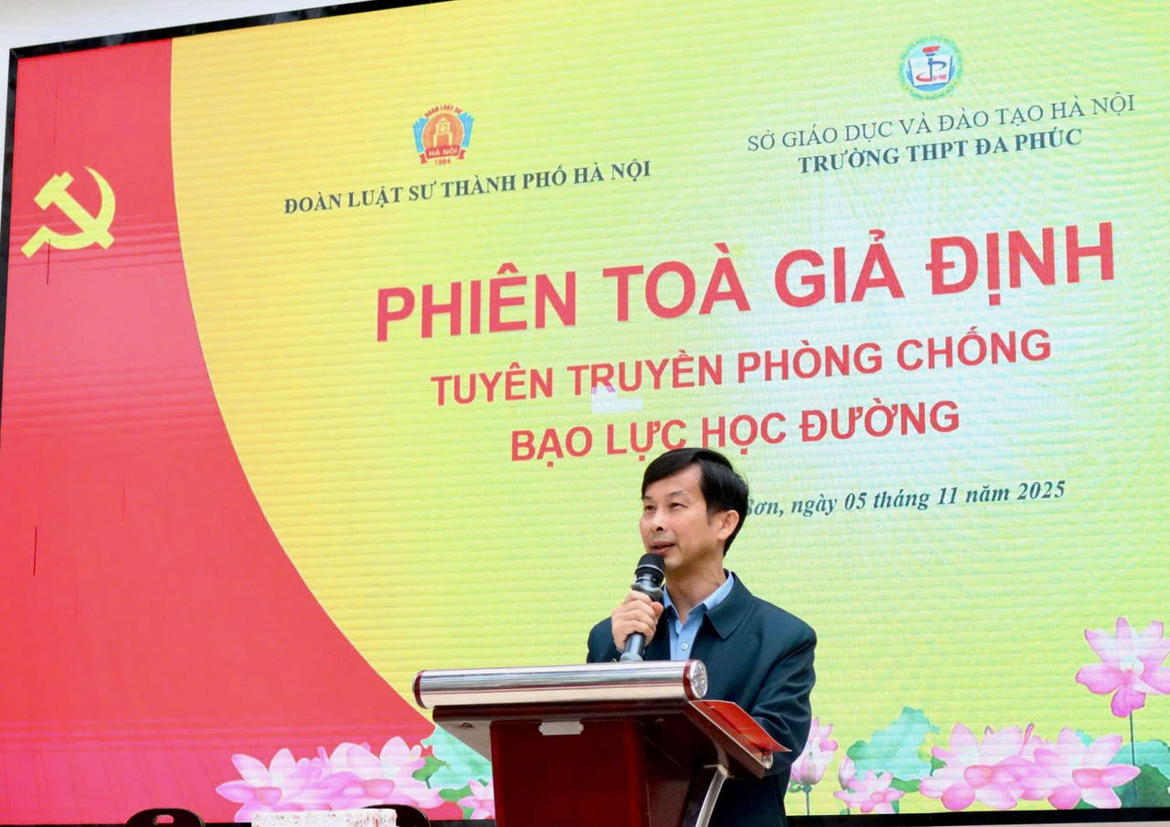 Hiệu trưởng Trường THPT Đa Phúc Vũ Thìn phát biểu