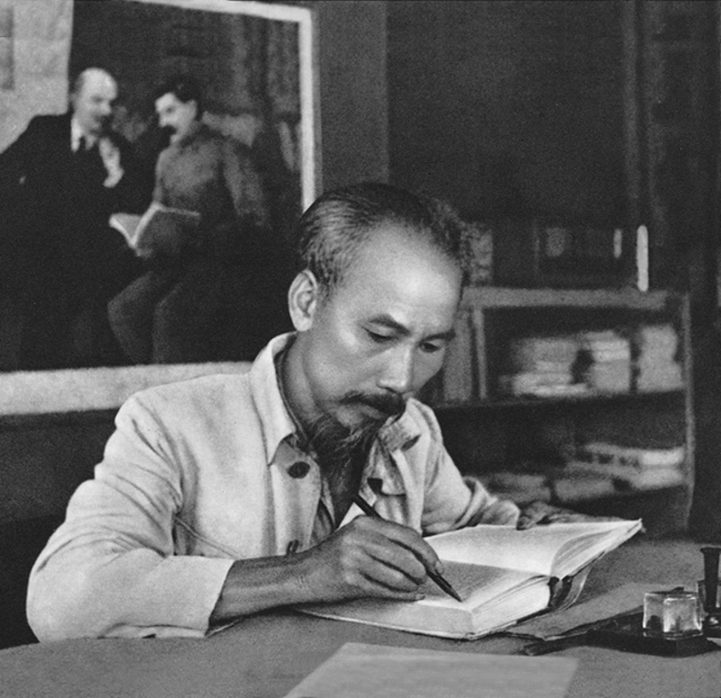 Ảnh đại diện Rèn luyện đạo đức cách mạng như ‘ngọc càng mài càng sáng, vàng càng luyện càng trong’