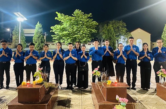 Ảnh Đoàn viên, thanh niên 8Jun88 giải trí miễn phí đời đời nhớ ơn các anh hùng liệt sỹ