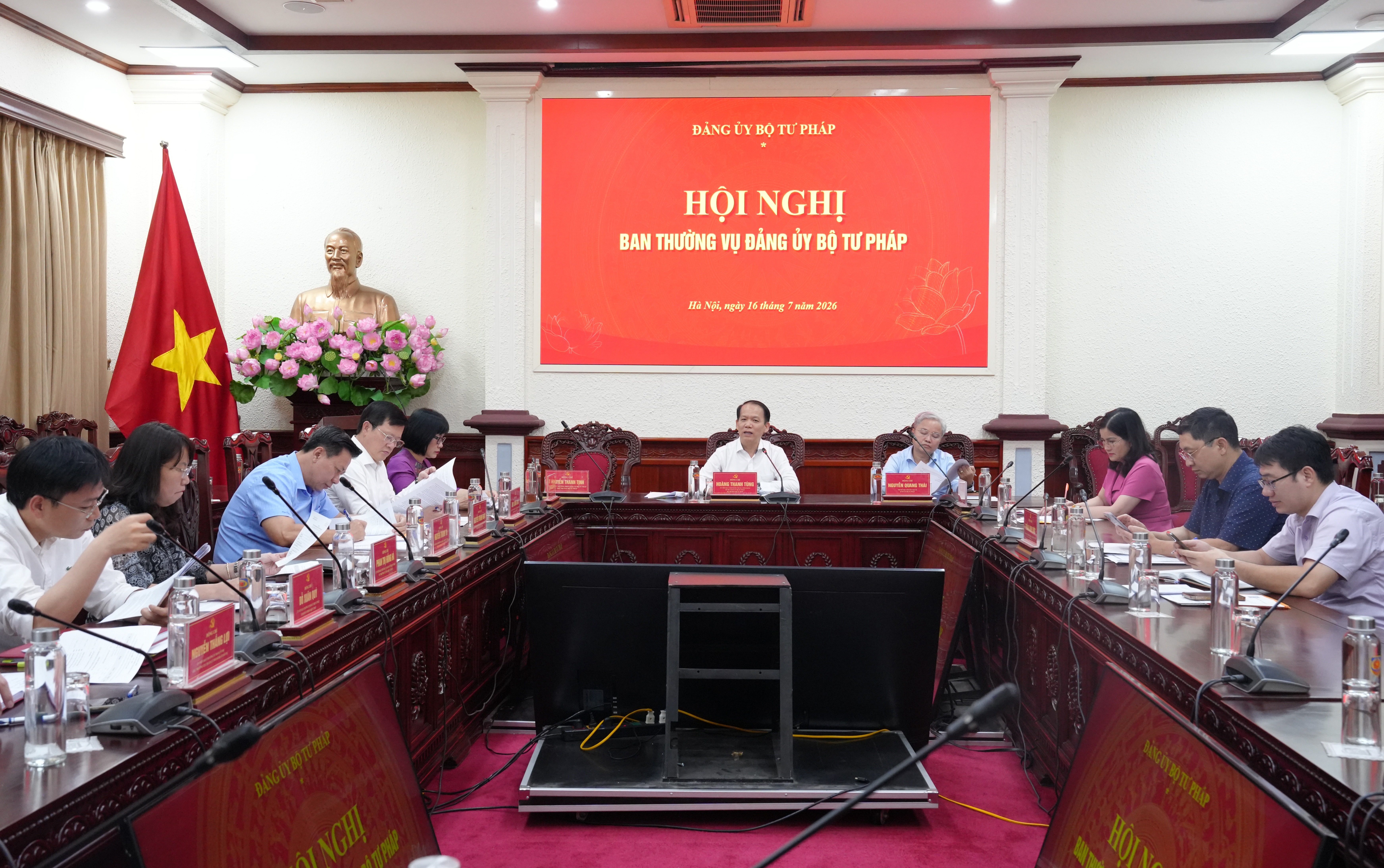 Ảnh đại diện ban thường vụ đảng ủy 8Jun88 giải trí miễn phí cho ý kiến về nhiều nội dung quan trọng