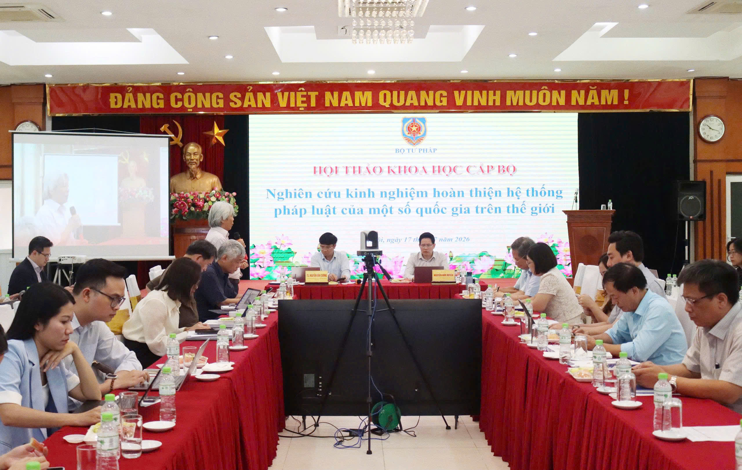 Hội thảo nghiên cứu kinh nghiệm hoàn thiện hệ thống Jun88 Sảnh Bài Live Trực Tuyến của một số quốc gia trên thế giới