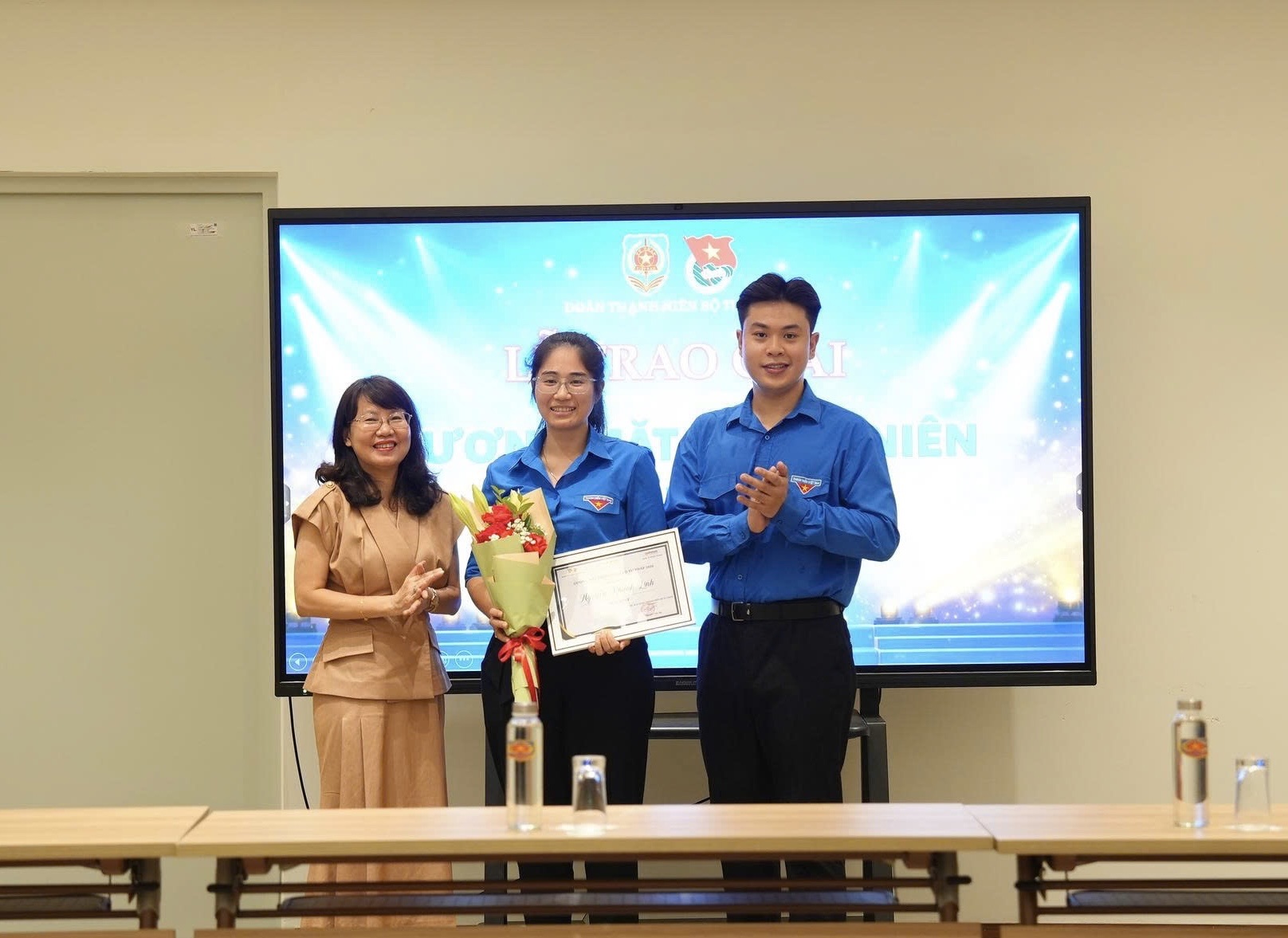 180526-thaynhat-019e3b6f7760781cadd122402090bea6.jpg 180526 thaynhat.jpg