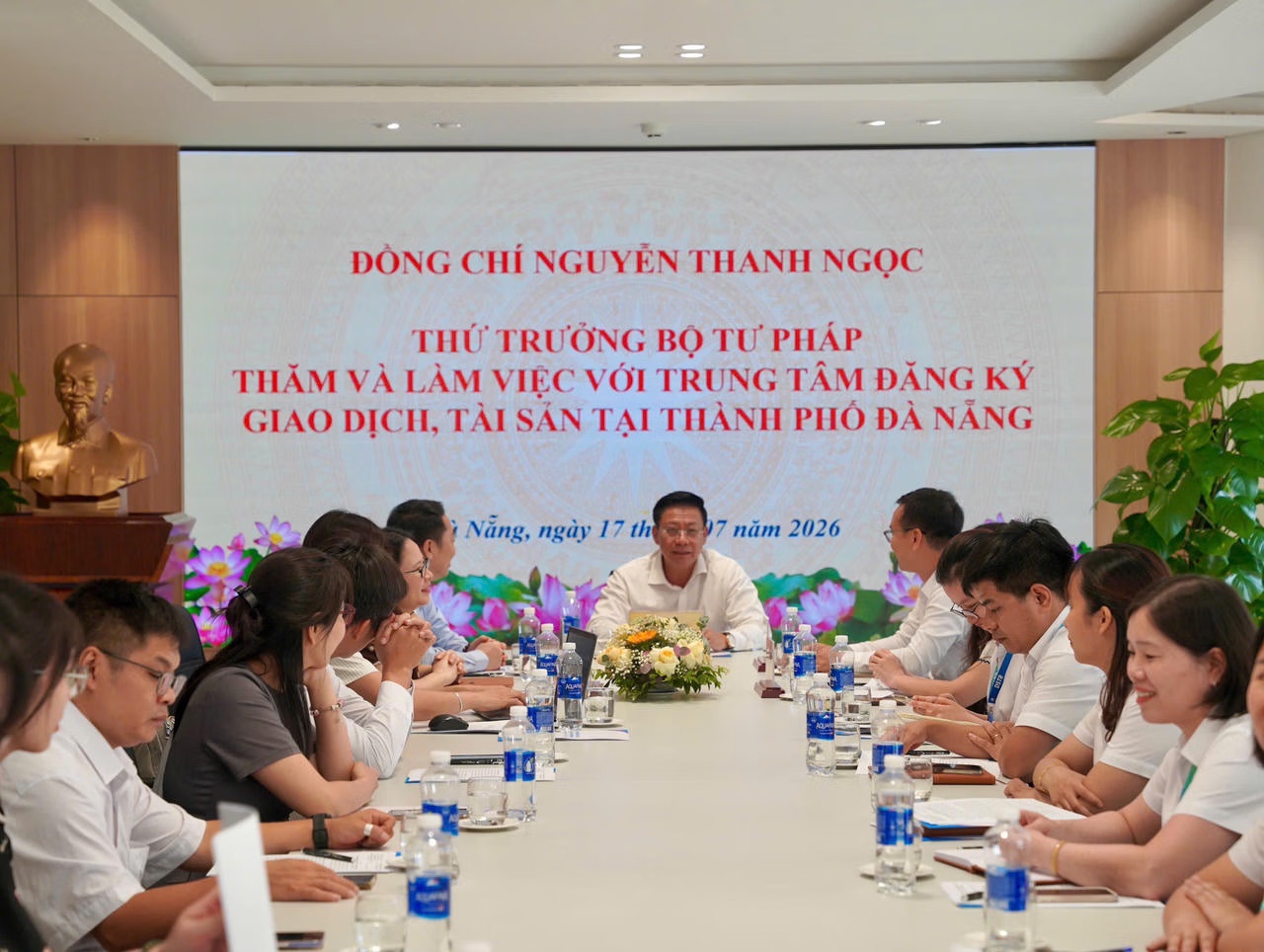 Ảnh đại diện Thứ trưởng Nguyễn Thanh Ngọc làm việc với Trung tâm Đăng ký giao dịch, tài sản tại Đà Nẵng