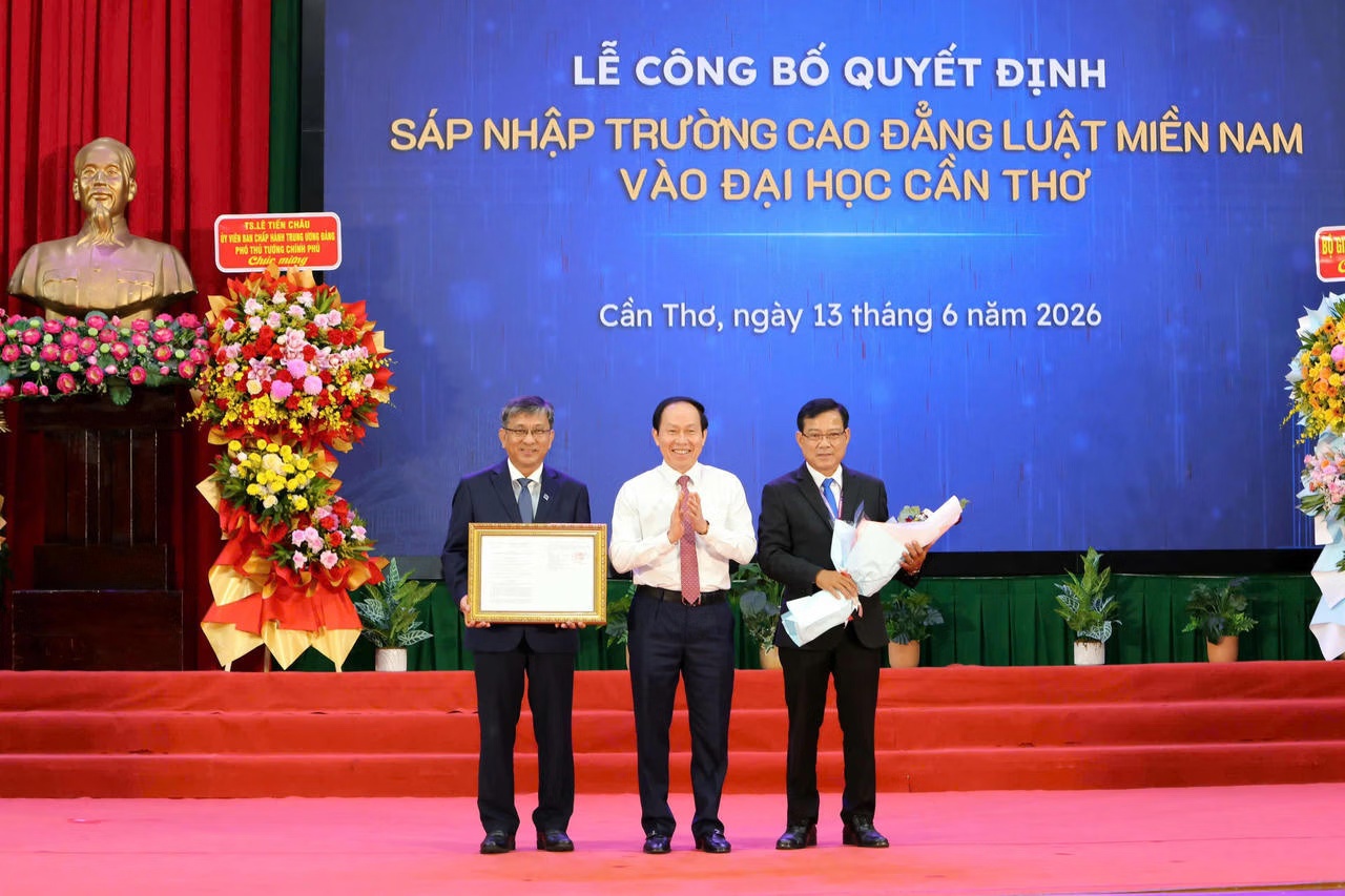 Ảnh đại diện bài viết: phó thủ tướng lê tiến châu trao quyết định của thủ tướng chính phủ về việc sáp nhập trường cao đẳng luật miền nam (thuộc 8Jun88 giải trí miễn phí) vào đại học cần thơ (thuộc bộ gd&đt).