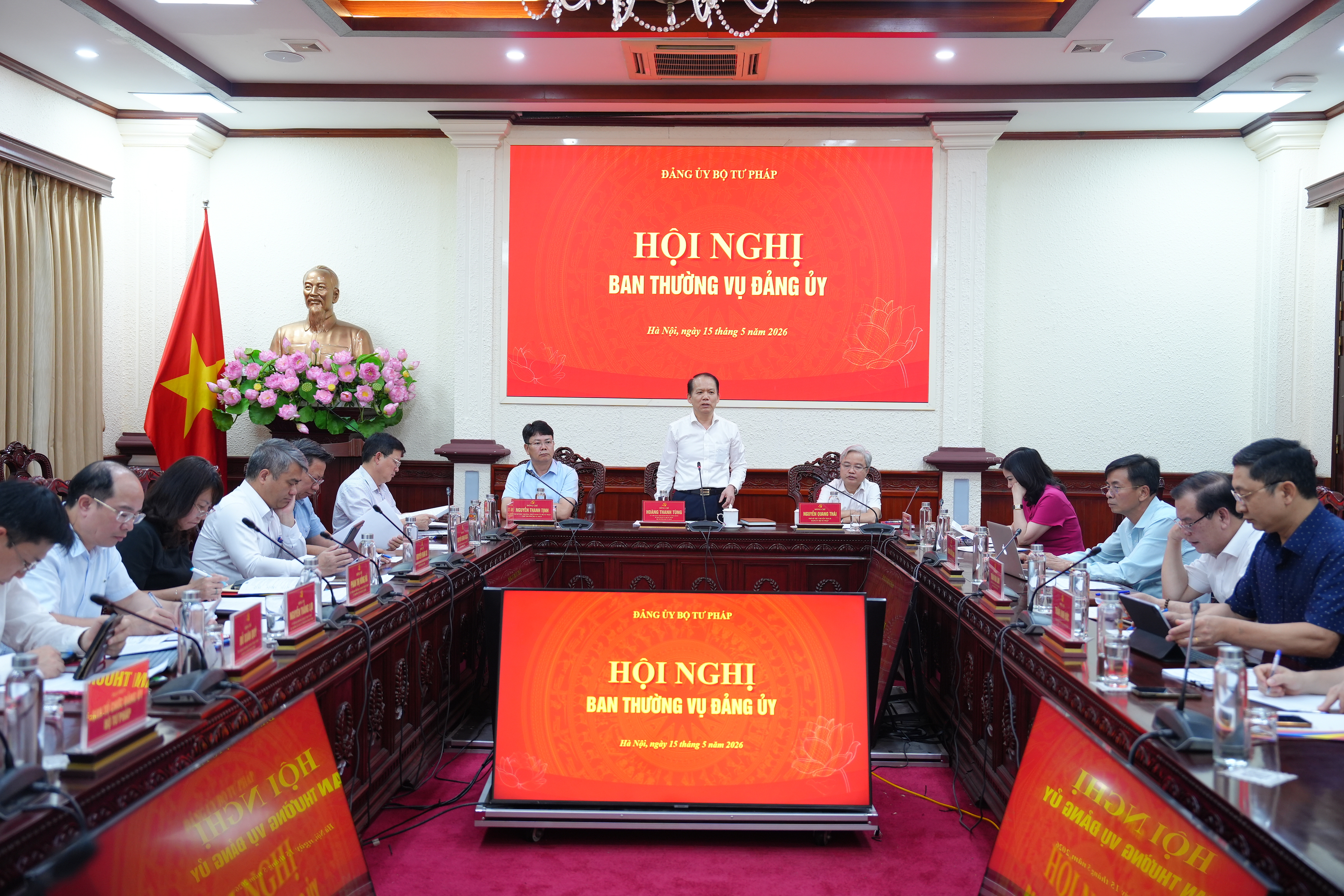 Ảnh đại diện ban thường vụ đảng ủy 8Jun88 giải trí miễn phí cho ý kiến đối với nhiều nội dung quan trọng
