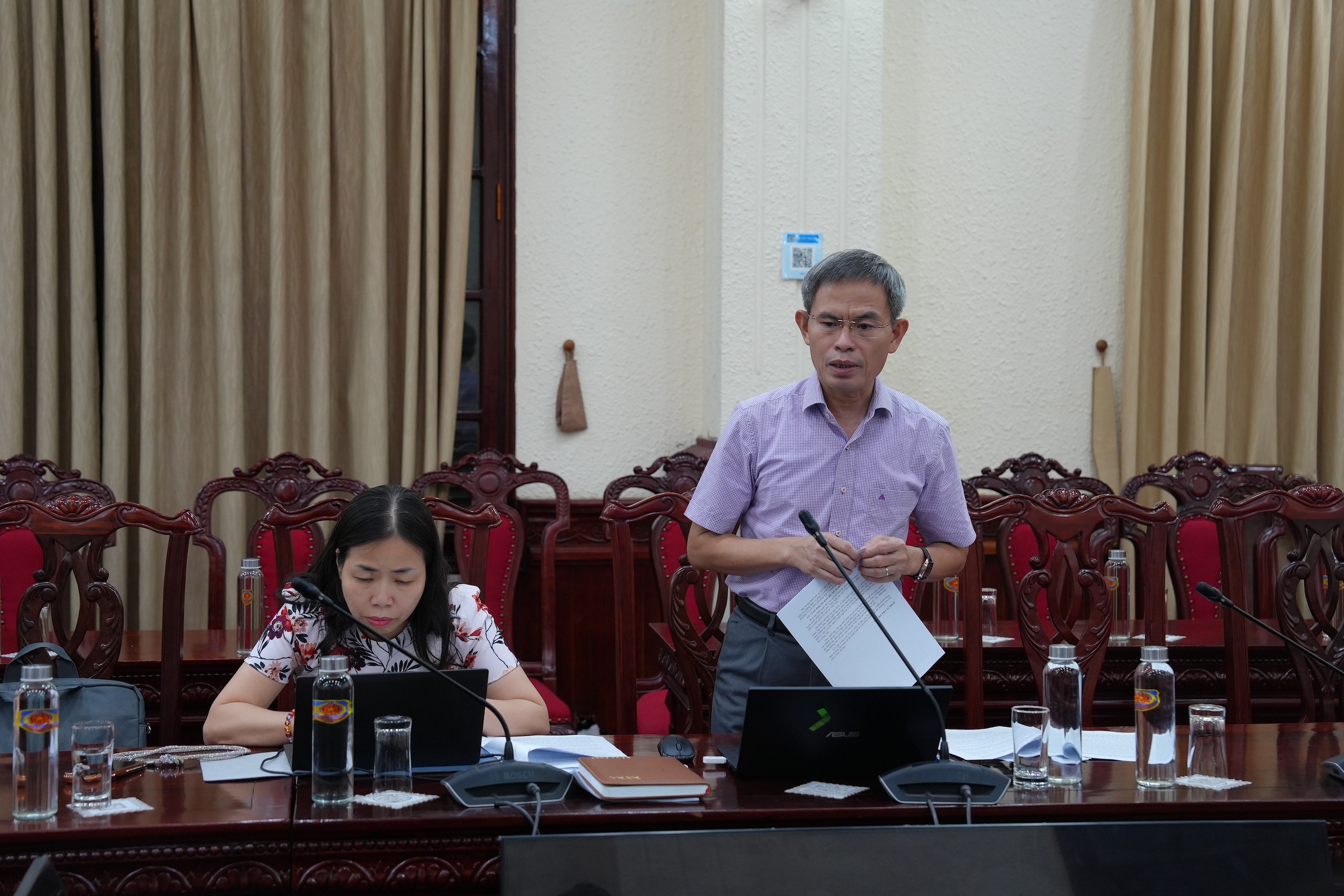 cuc-truong-cuc-bo-tro-tu-phap-le-xuan-hong-bao-cao-tai-cuoc-lam-viec-019eab835fa6707c8931a714ad77cf7c.jpg Cục trưởng Cục Bổ trợ tư pháp Lê Xuân Hồng báo cáo tại cuộc làm việc.JPG