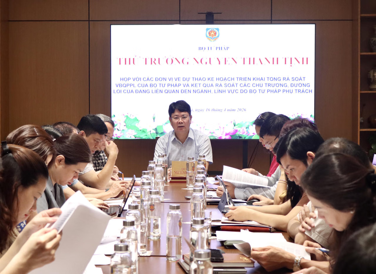 Ảnh đại diện bài viết: quang cảnh buổi họp.
