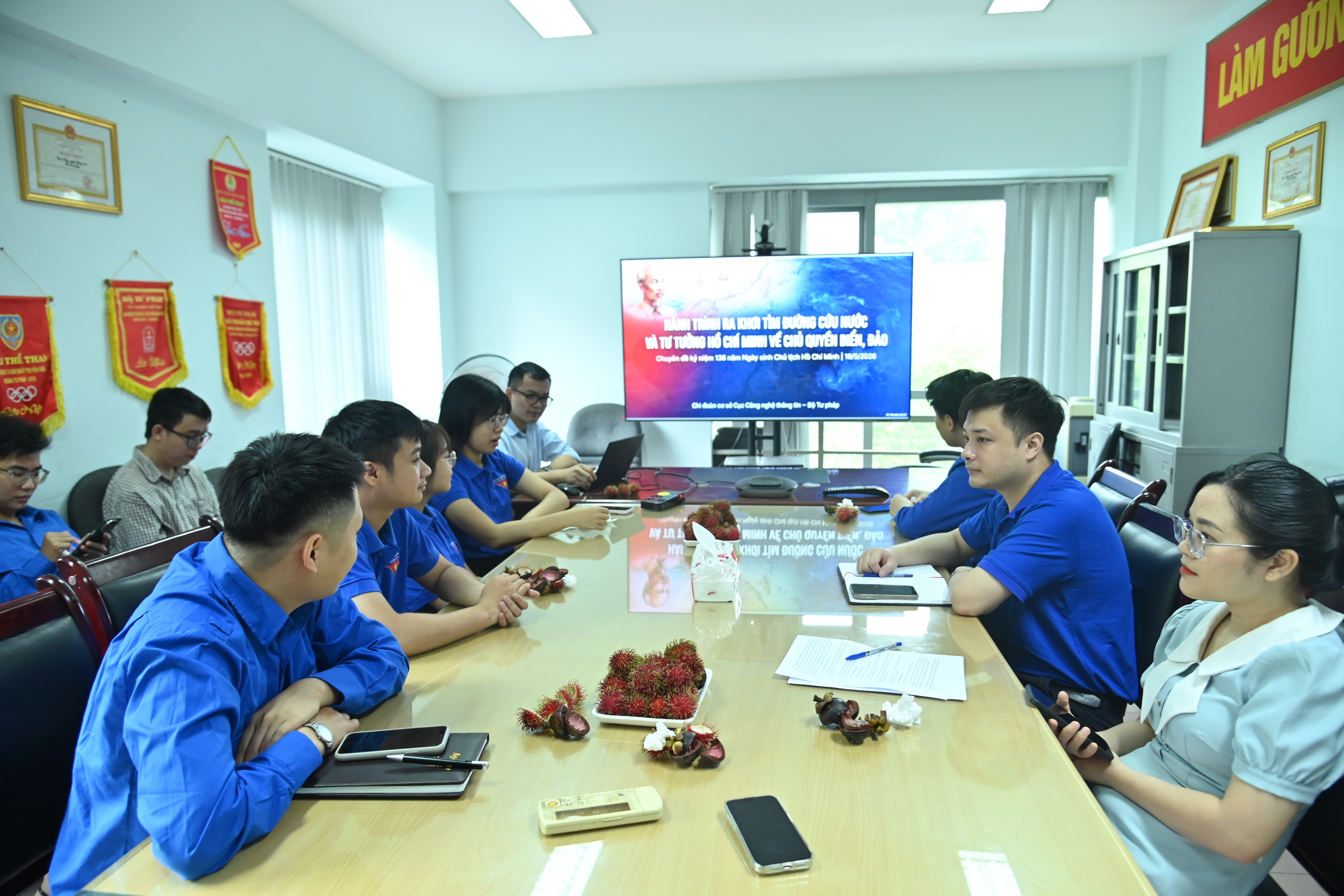 Ảnh Chi đoàn Cục Công nghệ thông tin tổ chức sinh hoạt chuyên đề: "Từ hành trình ra khơi tìm đường cứu nước đến tư tưởng Hồ Chí Minh về chủ quyền biển, đảo Việt Nam"