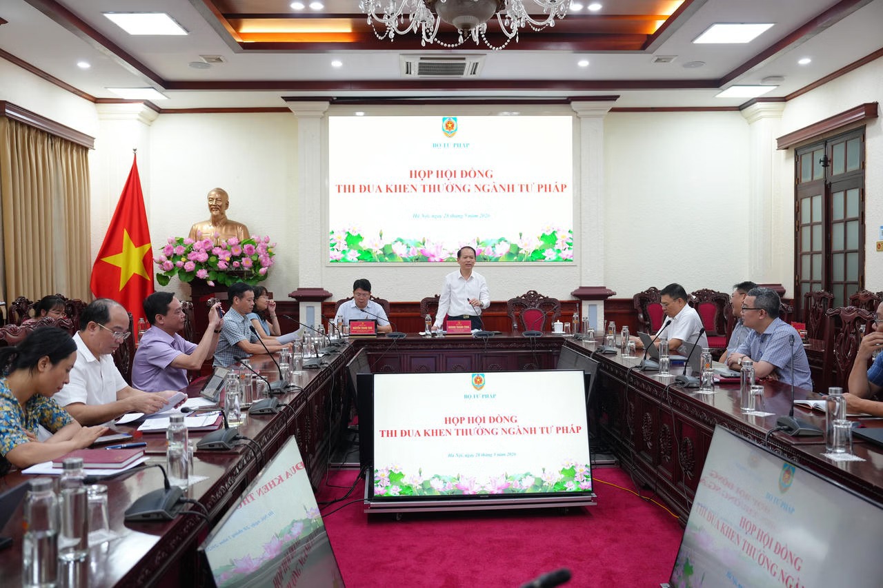 Ảnh đại diện bài viết: bộ trưởng 8Jun88 giải trí miễn phí hoàng thanh tùng, chủ tịch hội đồng chủ trì cuộc họp hội đồng thi đua - khen thưởng Tải app Jun88 mobile mới nhất chiều 28/5. (ảnh: pv)