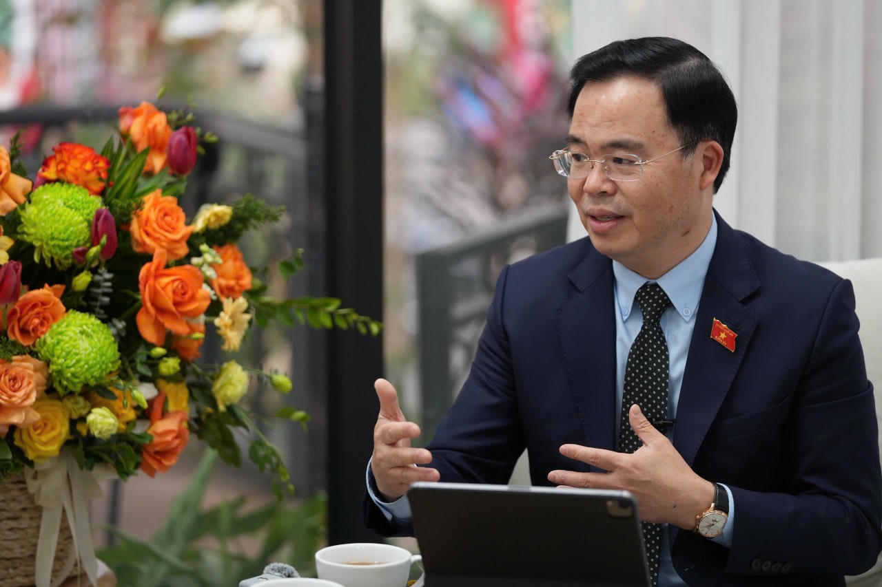 TS Trần Văn Khải.