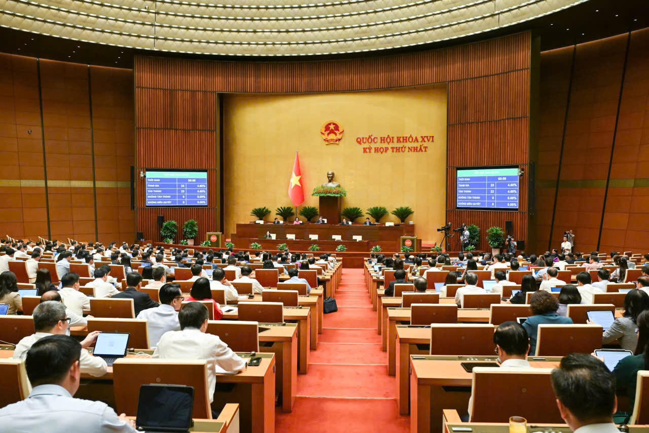 Quang cảnh phi&ecirc;n họp của Nạp lần đầu thưởng Junn888 th&ocirc;ng qua Luật Thủ đ&ocirc; (sửa đổi).