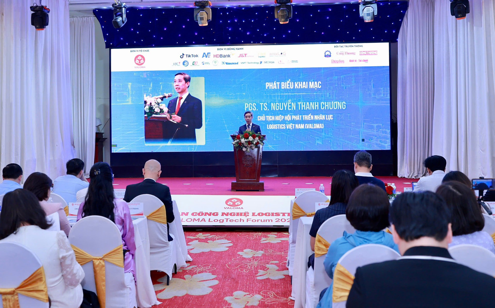 Ảnh AI thúc đẩy tái cấu trúc ngành logistics