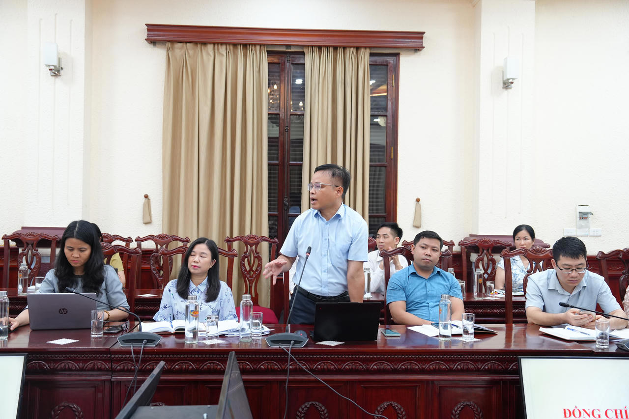 Th&aacute;o gỡ vướng mắc, n&acirc;ng cao hiệu quả hoạt động của c&aacute;c cơ quan tham mưu, gi&uacute;p việc Đảng ủy Bộ