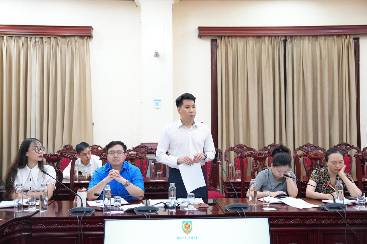 Th&aacute;o gỡ vướng mắc, n&acirc;ng cao hiệu quả hoạt động của c&aacute;c cơ quan tham mưu, gi&uacute;p việc Đảng ủy Bộ