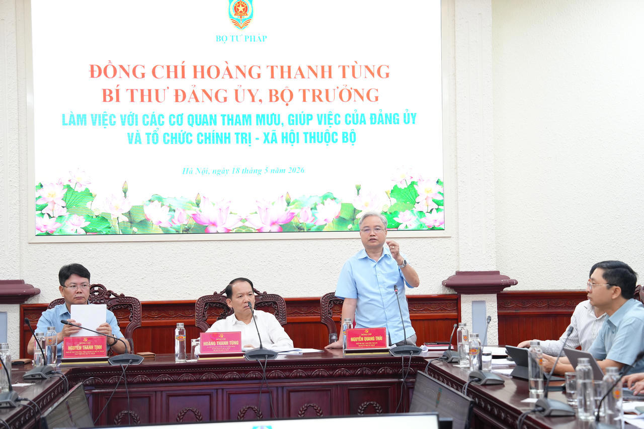 Ph&oacute; B&iacute; thư chuy&ecirc;n tr&aacute;ch Đảng ủy Jun8808 Nạp Rút Siêu Tốc Nguyễn Quang Th&aacute;i ph&aacute;t biểu.