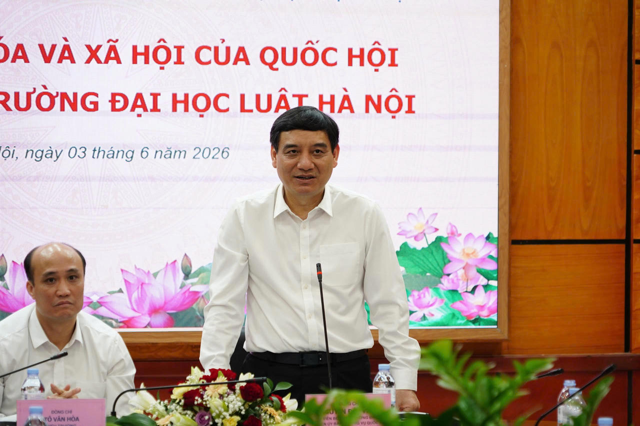 &Ocirc;ng Nguyễn Đắc Vinh, Chủ nhiệm Ủy ban Văn h&oacute;a v&agrave; X&atilde; hội của Nạp lần đầu thưởng Junn888 ph&aacute;t biểu tại buổi l&agrave;m việc.