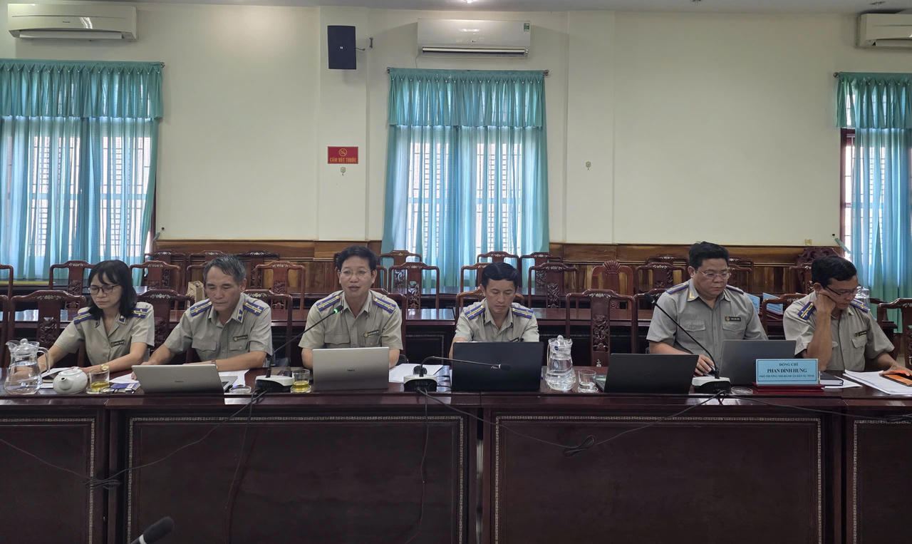 L&atilde;nh đạo THADS tỉnh Gia Lai v&agrave; l&atilde;nh đạo c&aacute;c ph&ograve;ng trực thuộc tại buổi l&agrave;m việc.