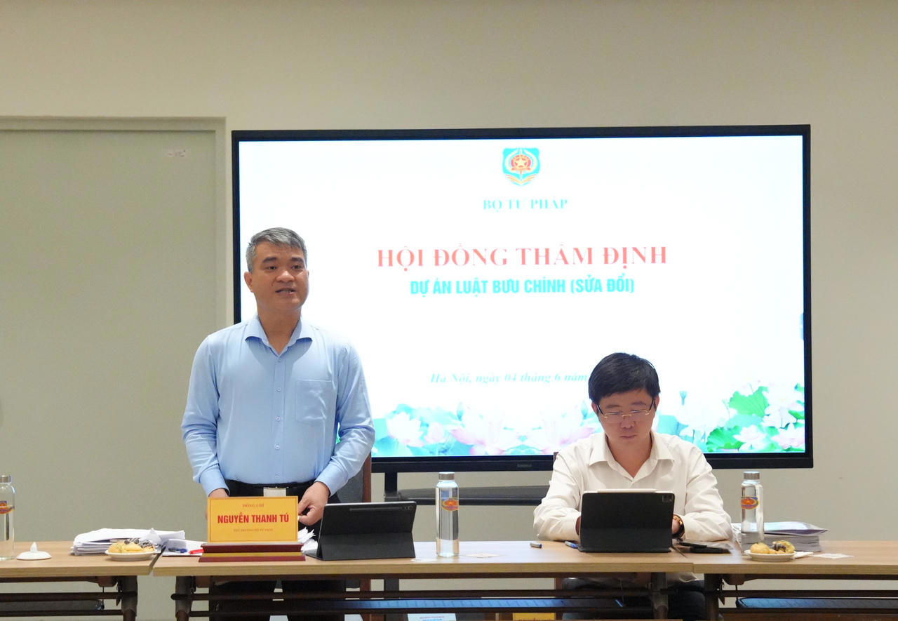 Thứ trưởng Nguyễn Thanh T&uacute; v&agrave; Thứ trưởng B&ugrave;i Ho&agrave;ng Phương tại cuộc họp.