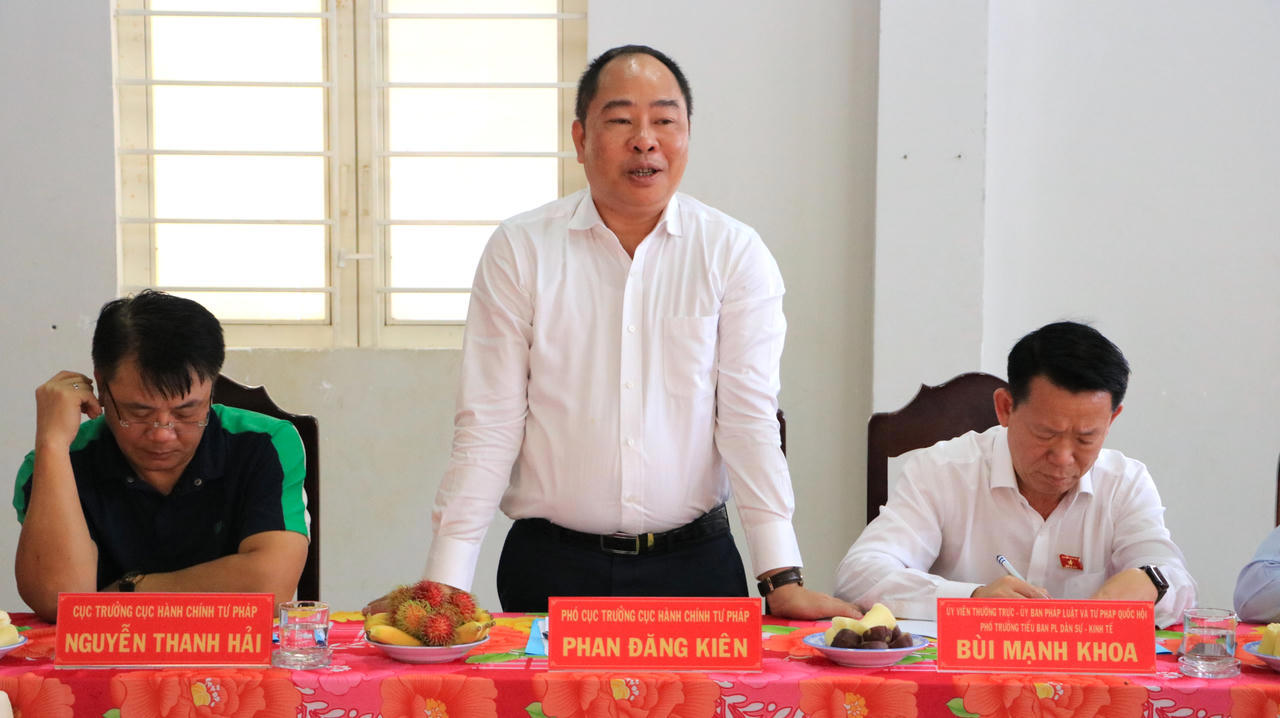 &Ocirc;ng Phan Đăng Ki&ecirc;n - Ph&oacute; Cục trưởng Cục H&agrave;nh ch&iacute;nh tư ph&aacute;p (Jun8808 Nạp Rút Siêu Tốc) ph&aacute;t biểu &yacute; kiến (ảnh: Kh&aacute;nh To&agrave;n)