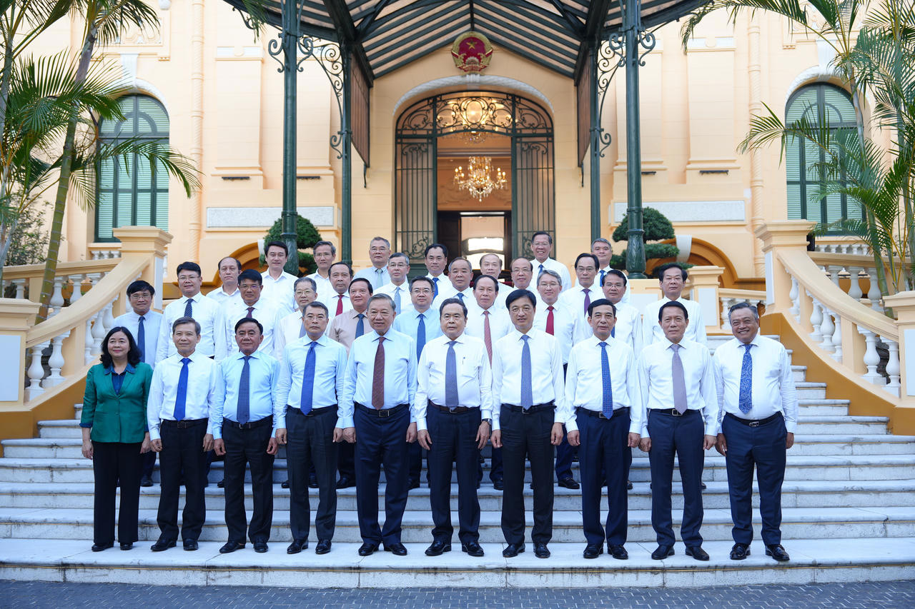 C&aacute;c đại biểu dự Phi&ecirc;n họp thứ nhất.