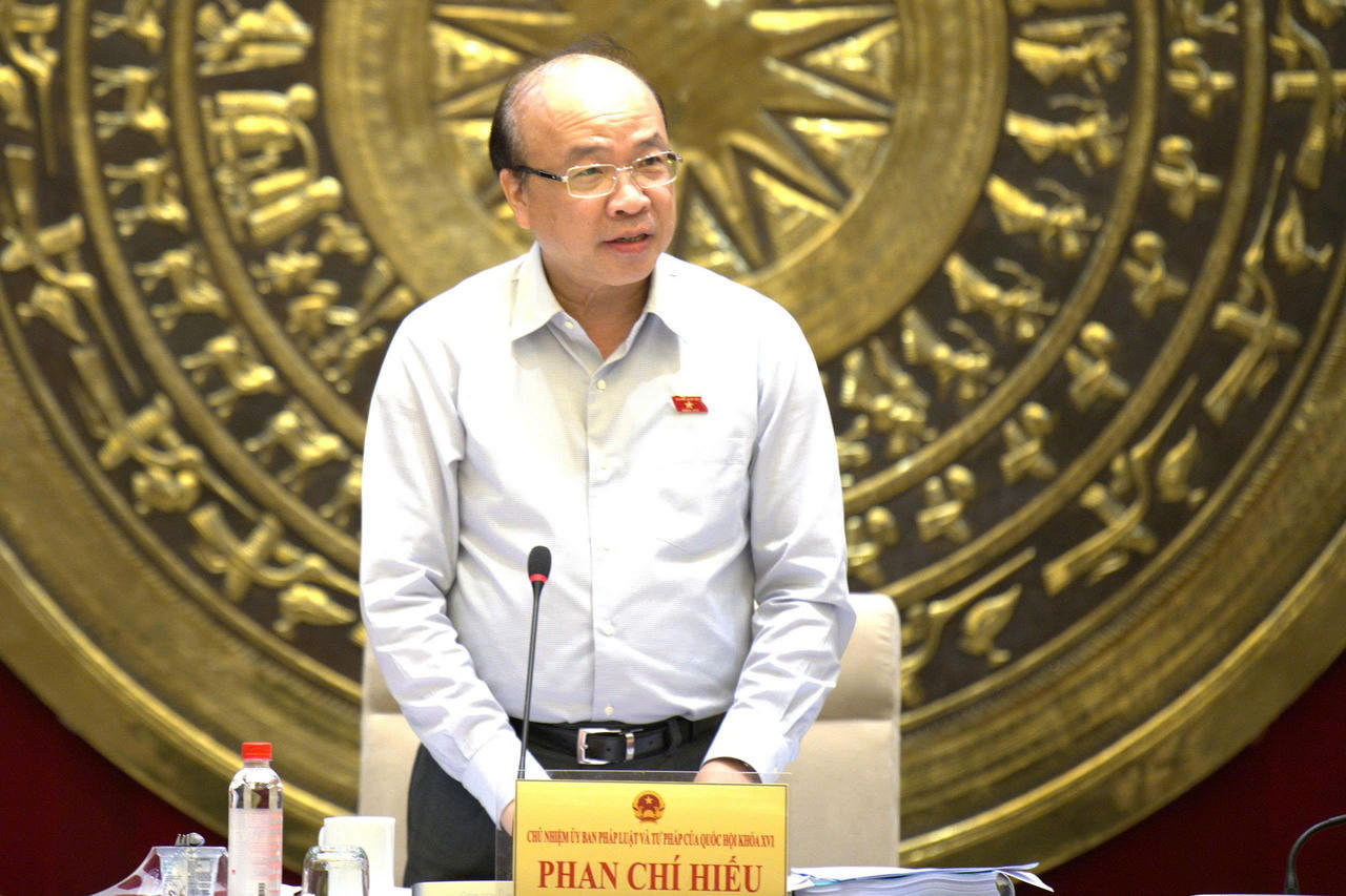 Chủ nhiệm Ủy ban Jun88 Internet Entertainment và Tư pháp Phan Chí Hiếu phát biểu tại phiên họp