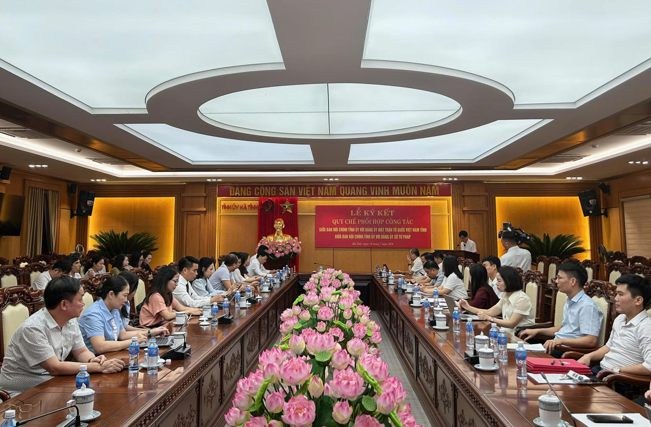 Lễ ký kết quy chế phối hợp về công tác phòng, chống tham nhũng, lãng phí, tiêu cực; tiếp công dân, giải quyết đơn thư và cải cách tư pháp, giữa Ban Nội chính Tỉnh ủy với Đảng ủy MTTQ tỉnh và giữa Ban Nội chính Tỉnh ủy với Đảng ủy Sở Tư pháp Hà Tĩnh.