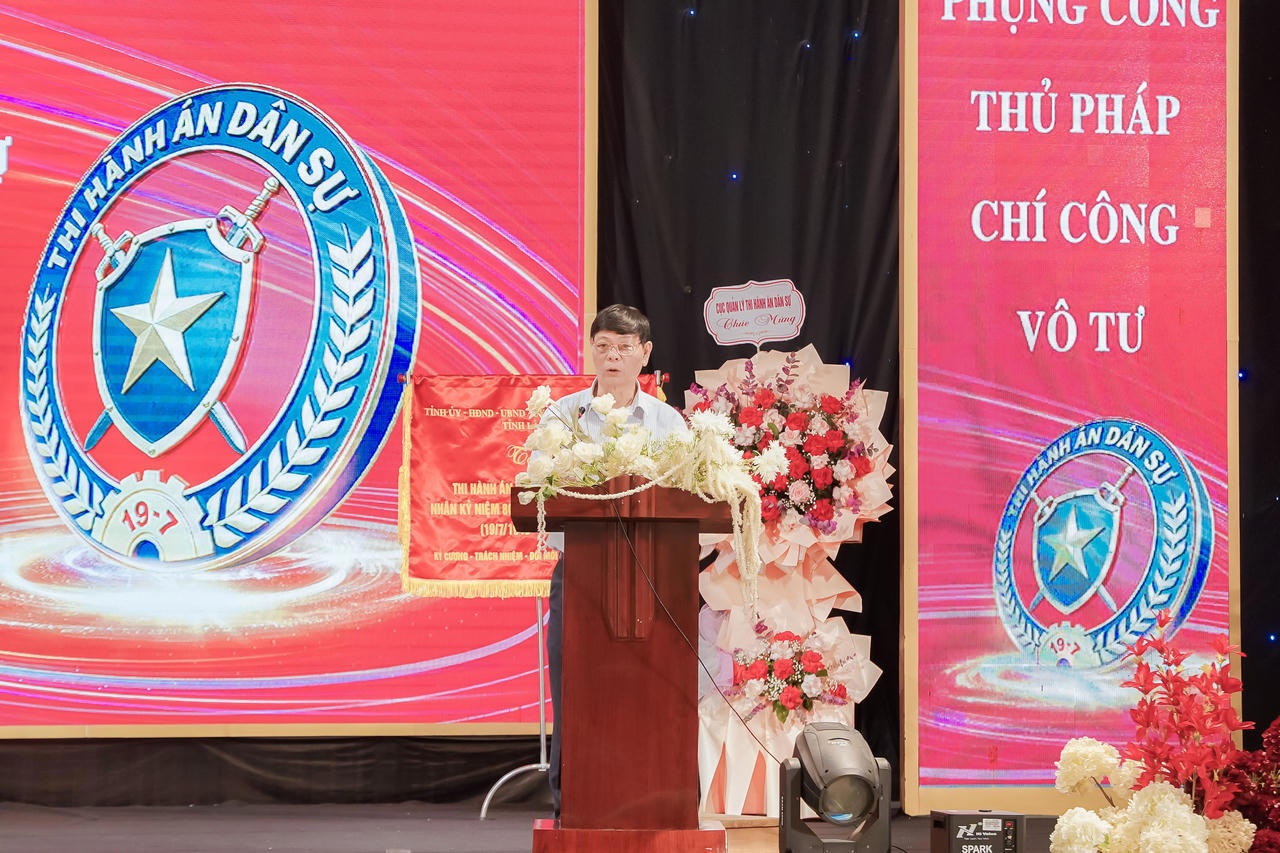 Nguyên lãnh đạo THADS tỉnh Lào Cai xúc động phát biểu tại buổi lễ kỷ niệm 80 năm ngày truyền thống. Ảnh: Đức Mạnh.