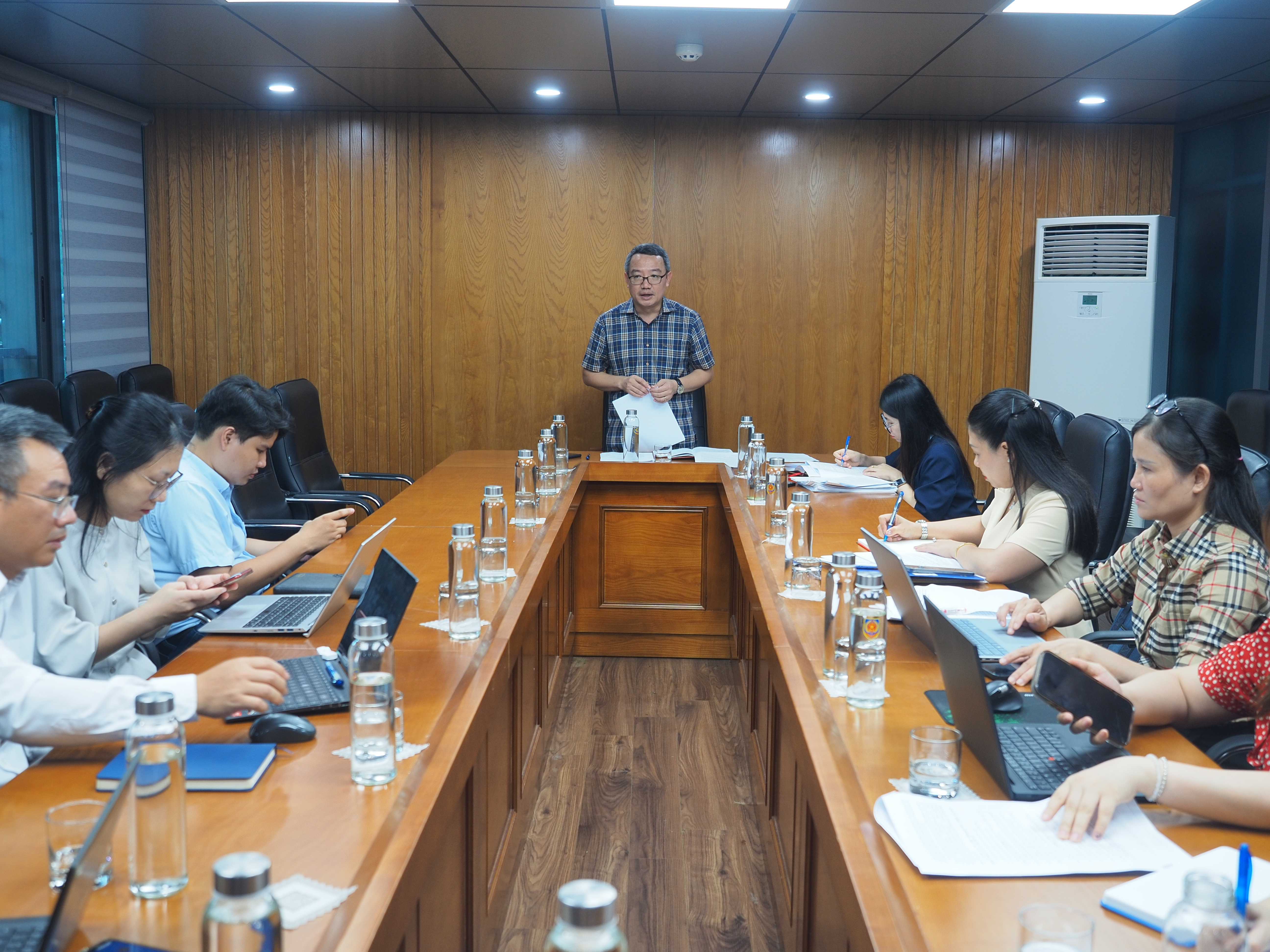 Ảnh đại diện bài viết: toàn cảnh cuộc họp.