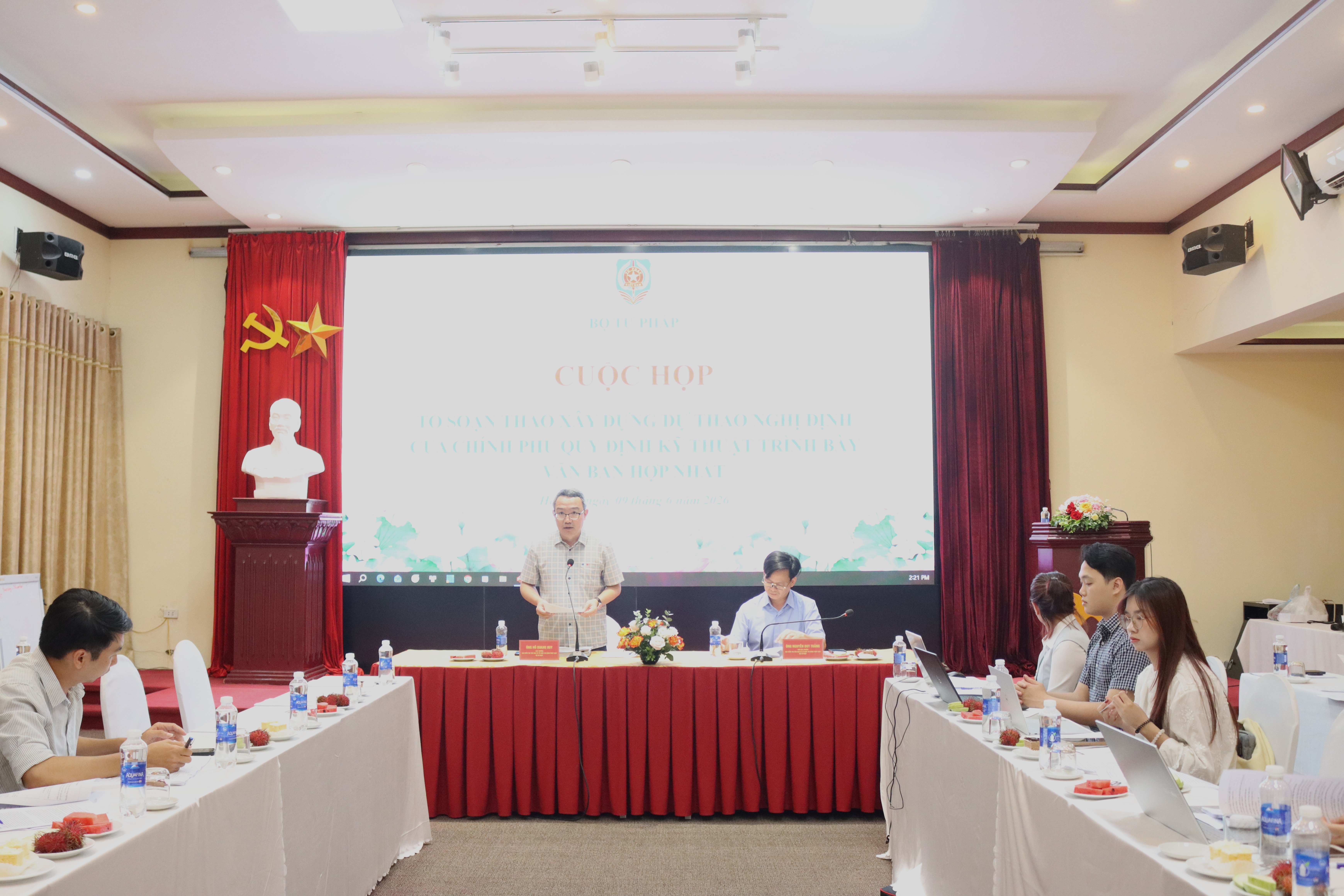 Ảnh đại diện bài viết: quang cảnh cuộc họp. (ảnh trong bài: pv)