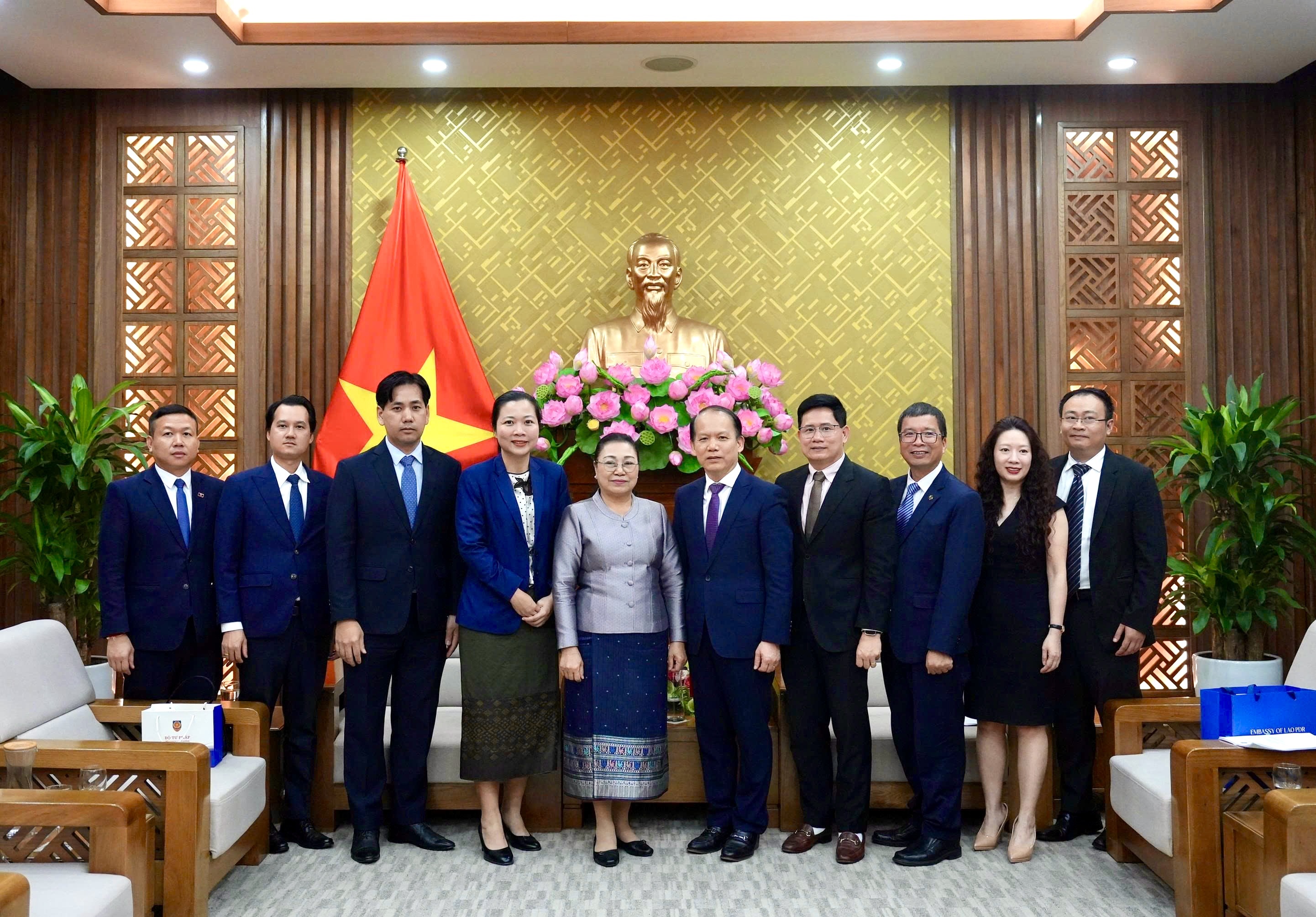 Ảnh đại diện Bộ trưởng 8Jun88 giải trí miễn phí tiếp Đại sứ đặc mệnh toàn quyền Lào tại Việt Nam