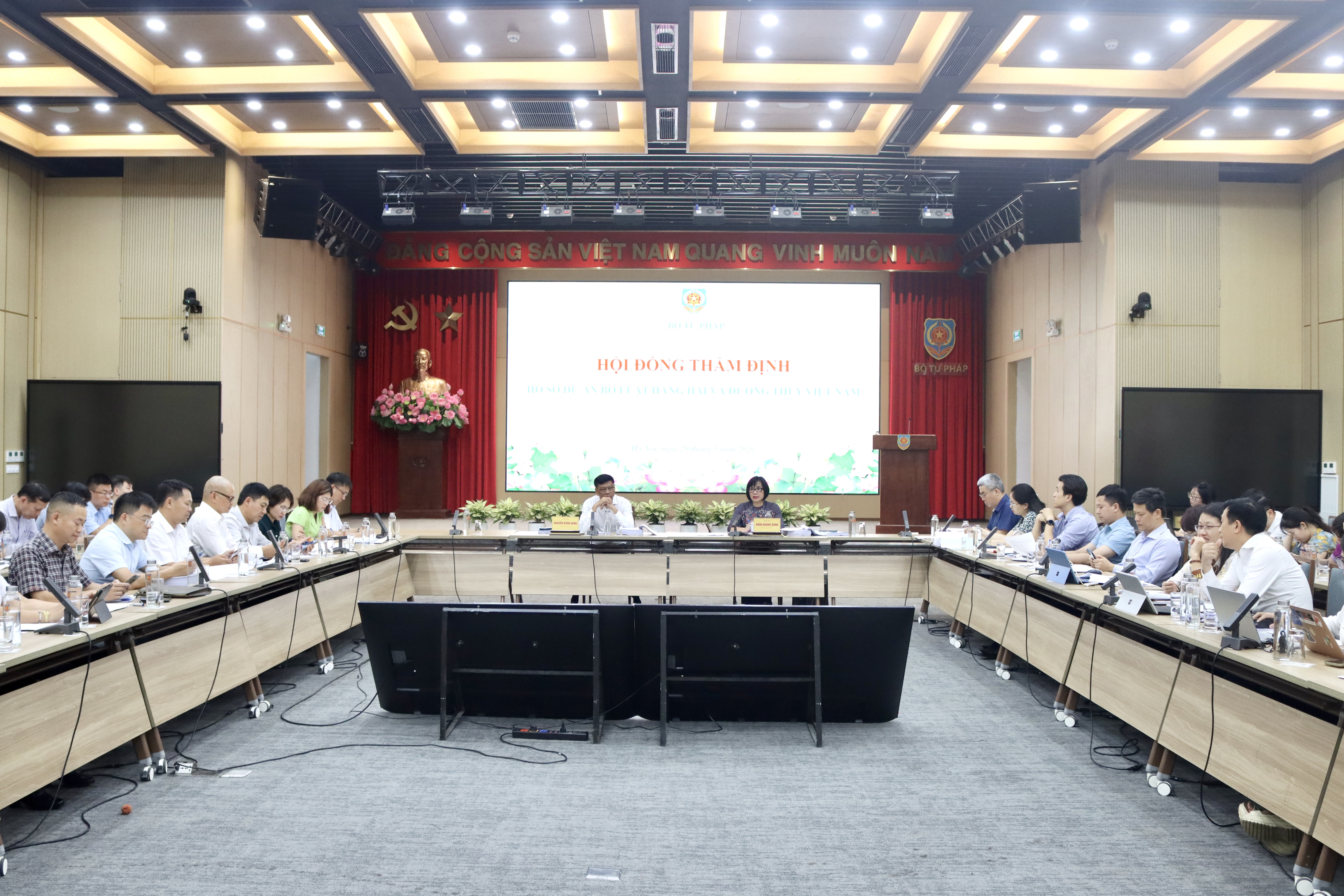 Ảnh đại diện bài viết: quang cảnh buổi thẩm định.