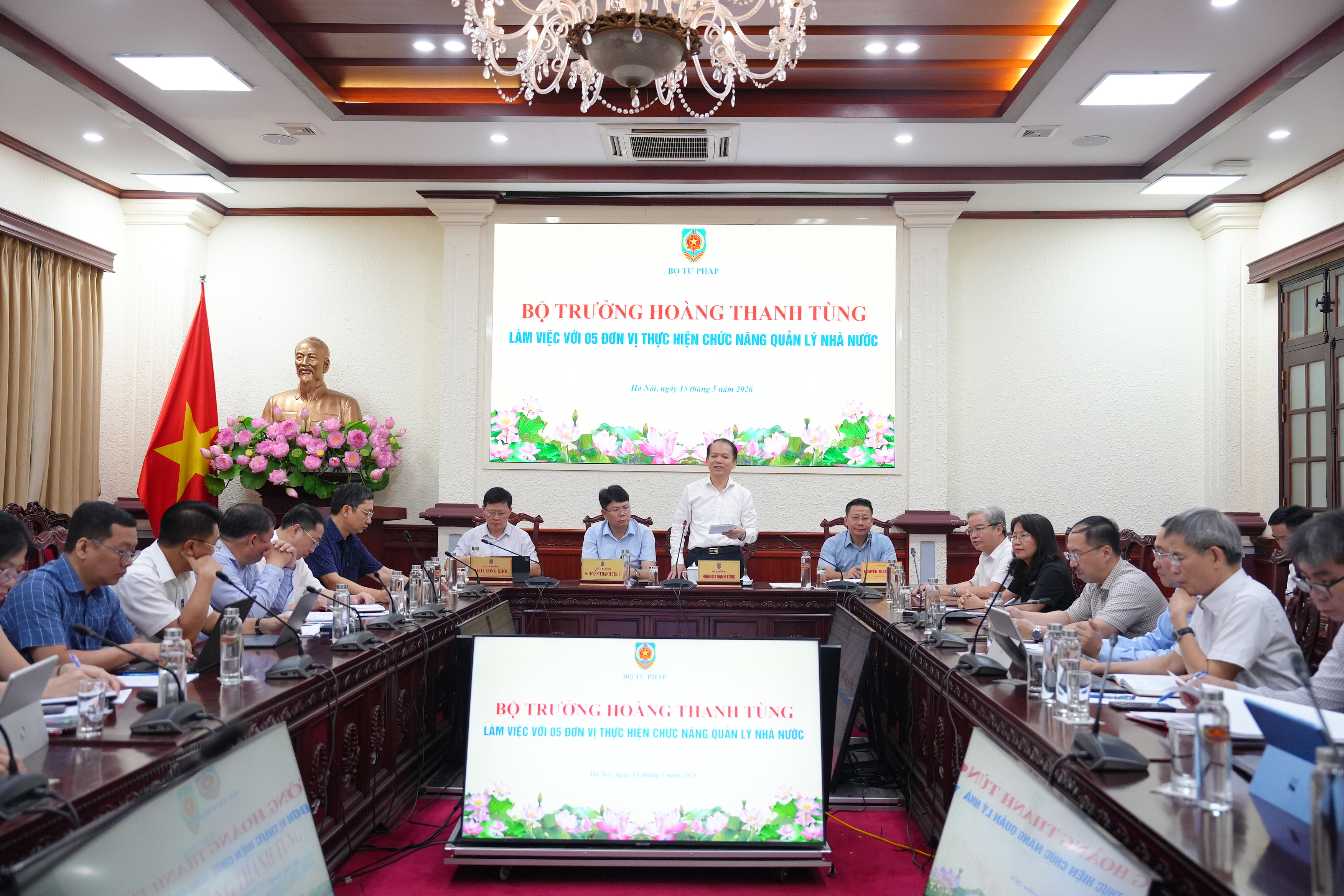 Quang cảnh buổi làm việc.JPG