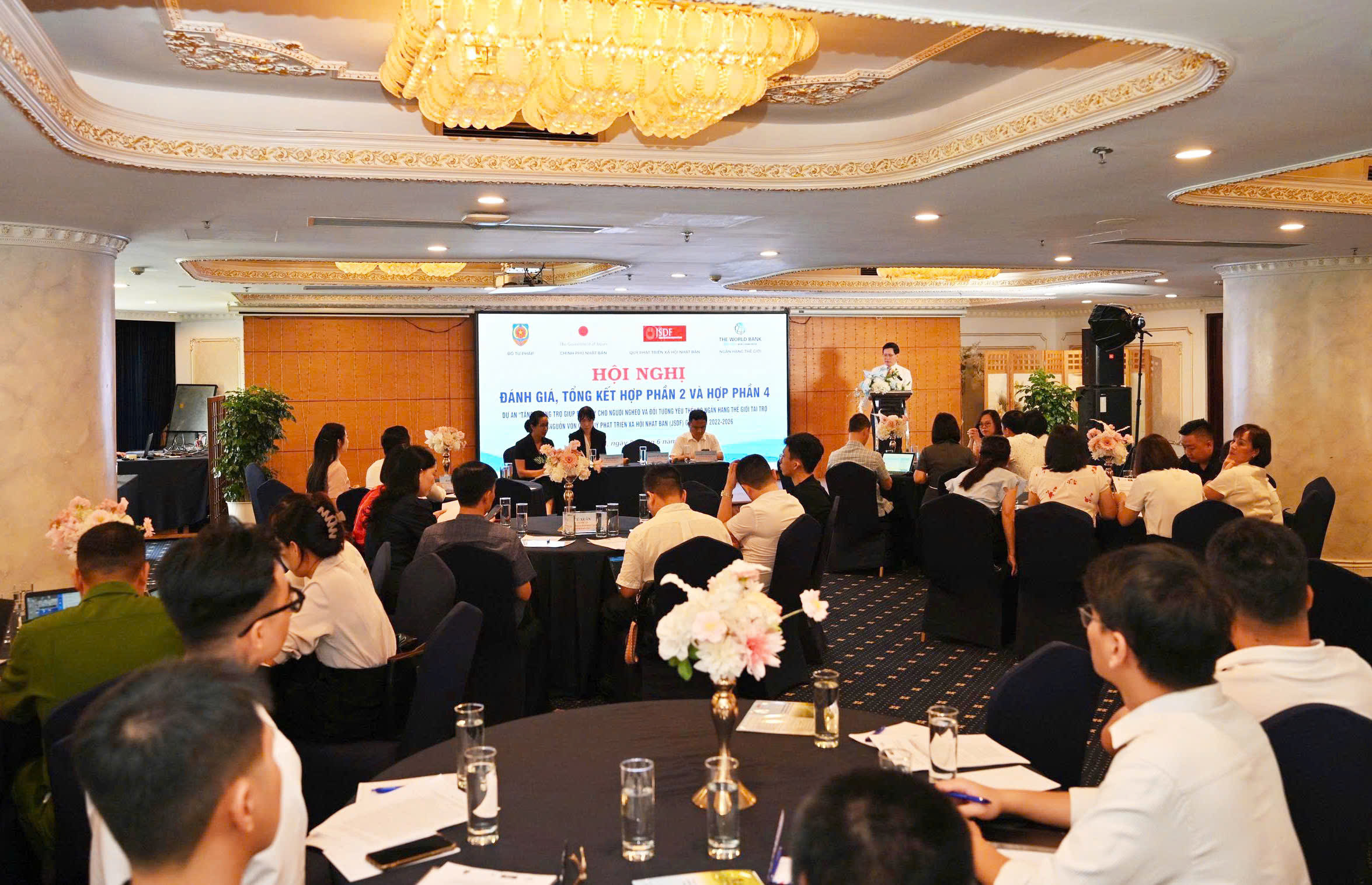 Ảnh đại diện bài viết: quang cảnh hội nghị đánh giá, tổng kết hợp phần 2 và hợp phần 4 của dự án “tăng cường trợ giúp pháp lý cho người nghèo và đối tượng yếu thế”